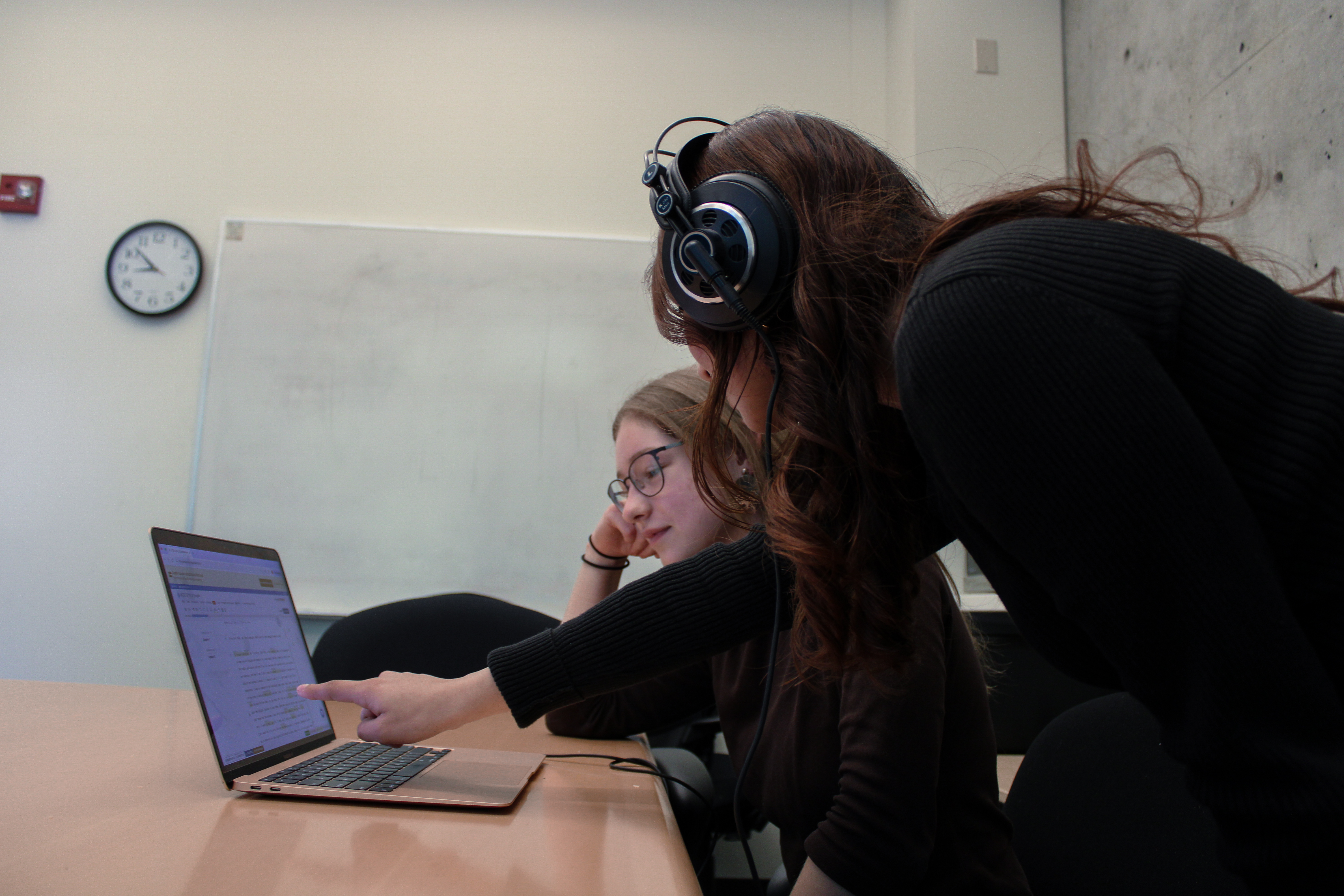 Image of UCSC students doing research